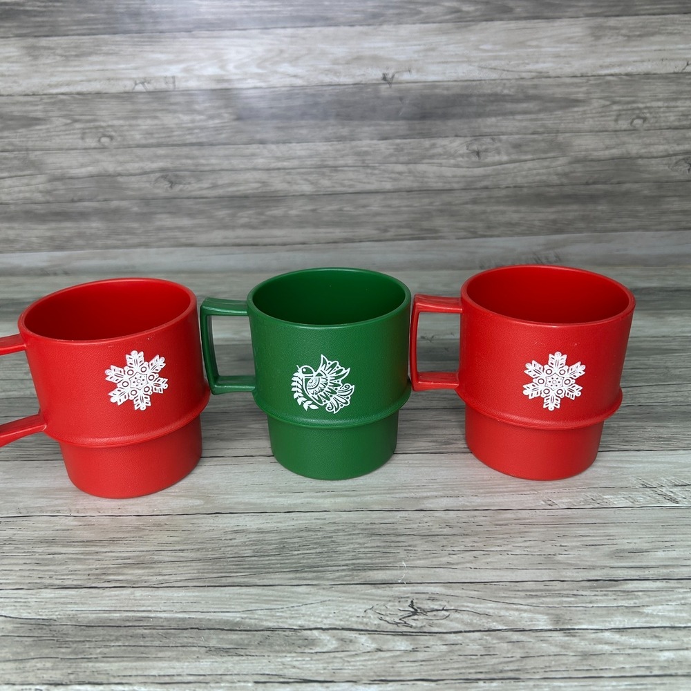 Vintage Tupperware Christmas Stackable 10 Oz Mugs Red Green Cups Holiday